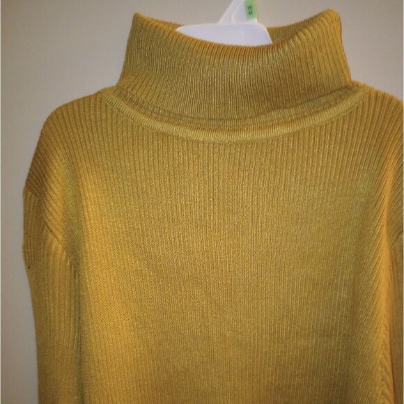 🆕🌝Jon and Anna Turtleneck Sweater, Mustard Yellow - Jrs - Picture 1 of 4